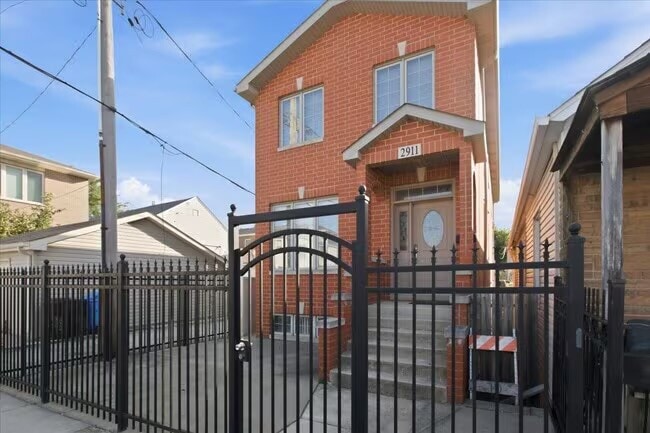 Building Photo - 2901 N Hoyne Ave