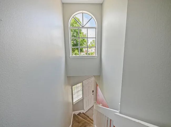 Building Photo - 750 Olympic Cir