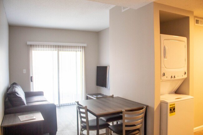 Interior Photo - 103 E Chalmers St