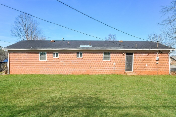 Building Photo - 1517 Douthit St SW