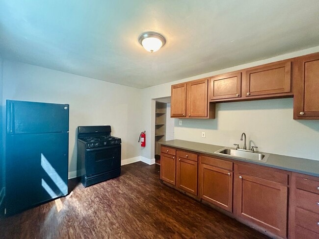 Building Photo - 2 Bedroom w/large attic space l Housing Vo...