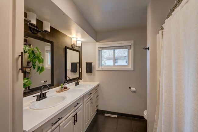 Building Photo - 4609 Waukesha St
