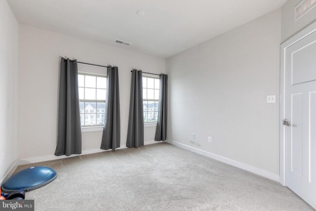 Building Photo - 10141 Fauberg St