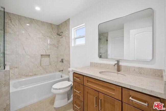 Building Photo - 2754 Dalemead St