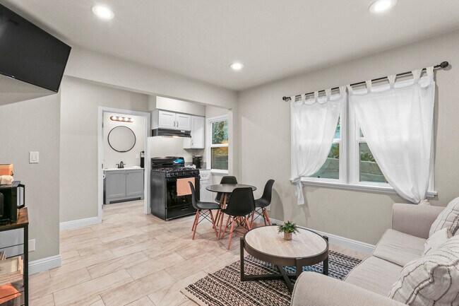 living room looking into kitchen - 610 E Fairview Blvd