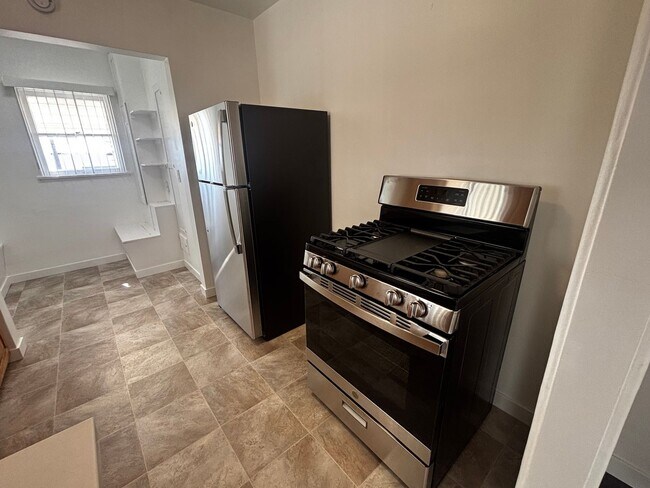 Building Photo - 3689 Moultrie Ave