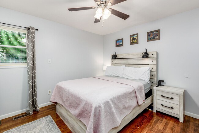 Building Photo - Charming 3-Bedroom Coastal Home in the Hea...