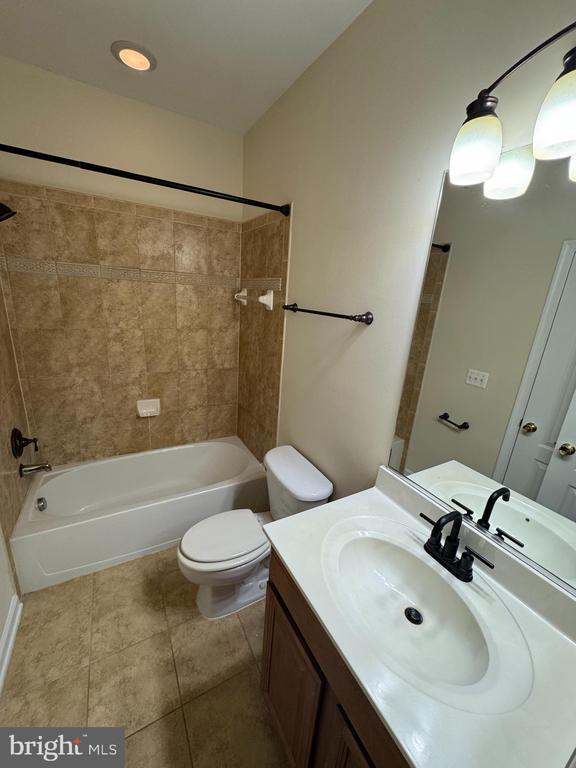 Building Photo - 400 Kintyre Ln