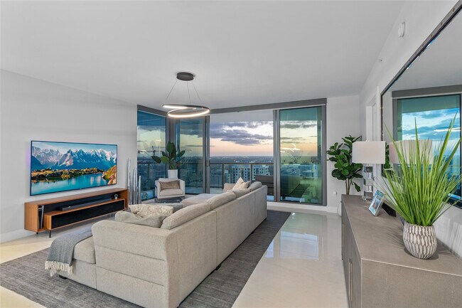 Building Photo - 100 E Las Olas Blvd