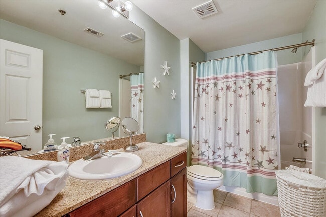 Building Photo - 9860 S Thomas Dr