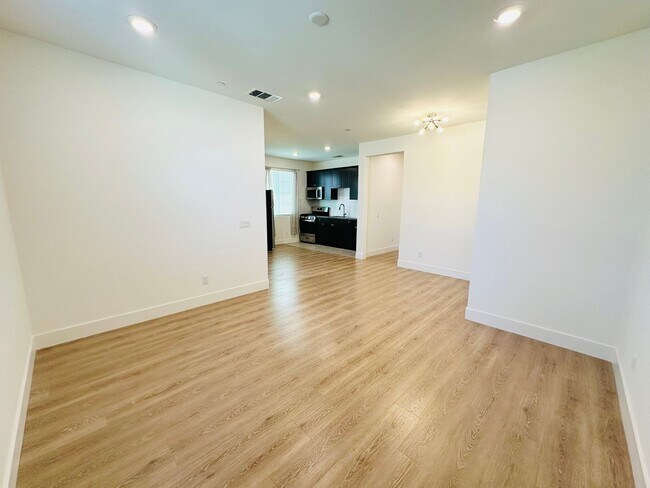 Building Photo - 10964 Roble St