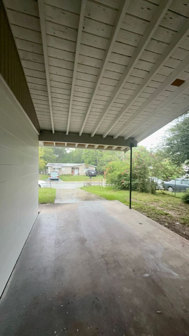 Building Photo - 3 bedroom, 1 bathroom single family home i...