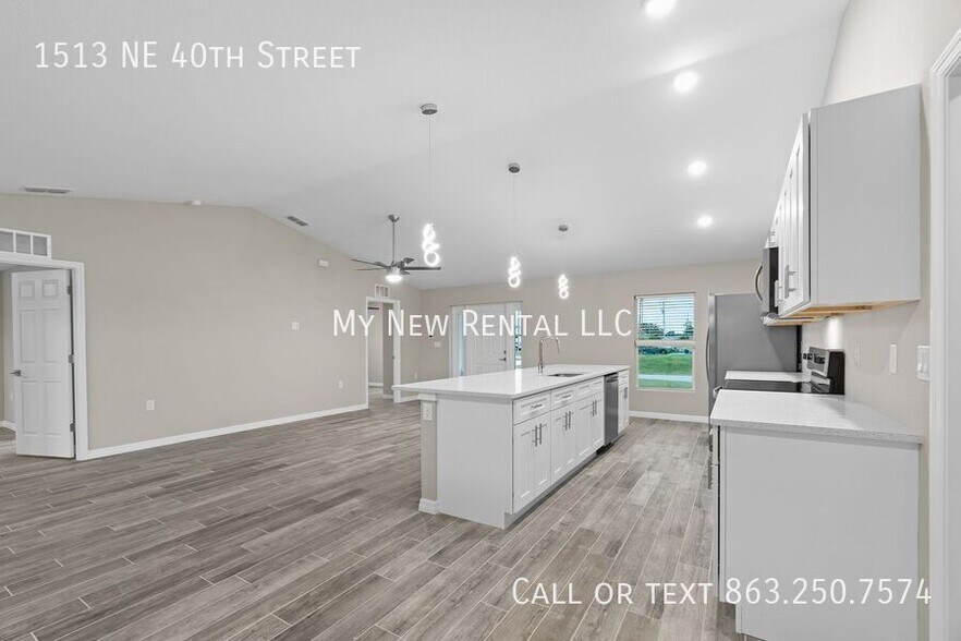 Building Photo - 1513 NE 40th St