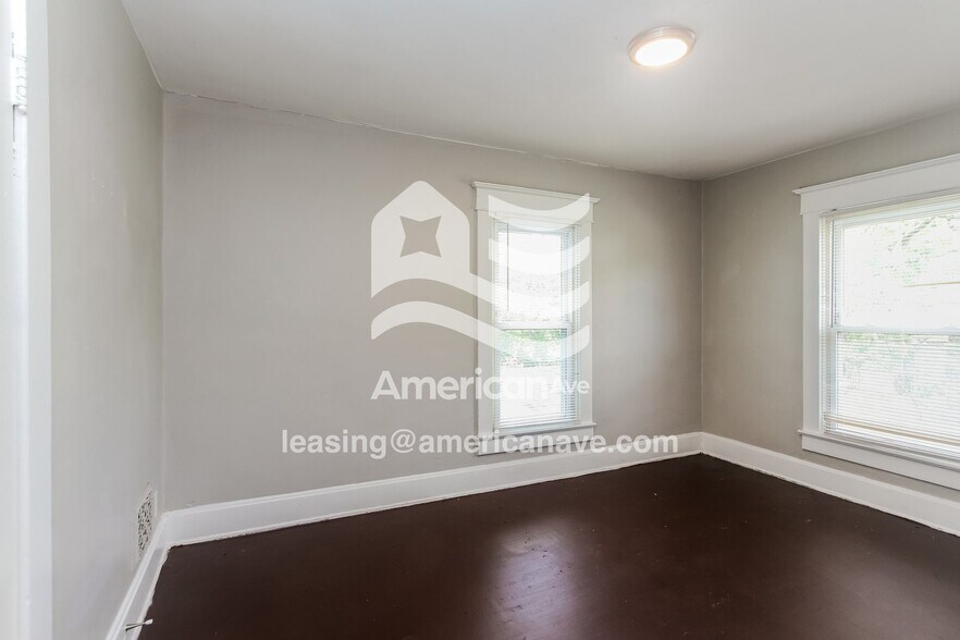Building Photo - 1055 W 33rd St