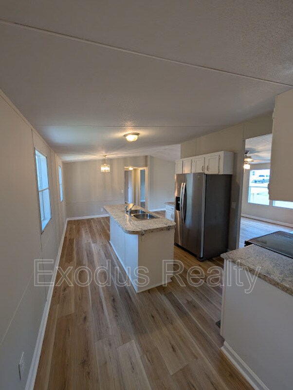 Building Photo - 45 Castle Wood
