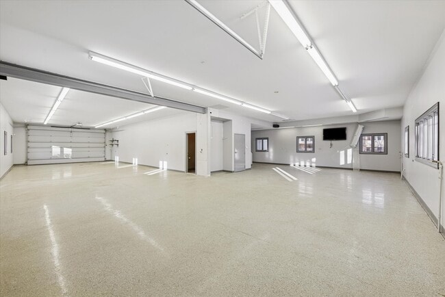 Building Photo - 16W125 89th Pl