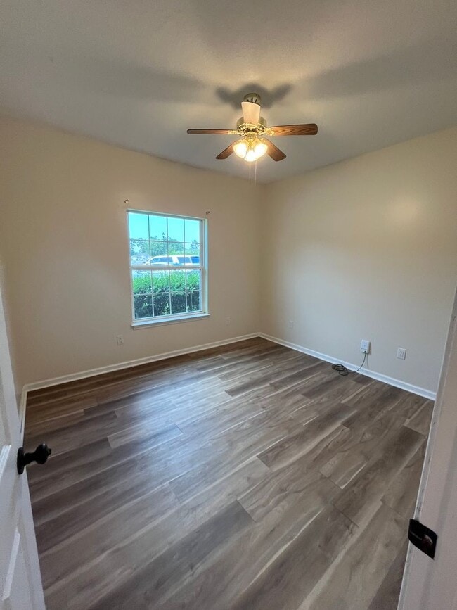 Building Photo - 206 Royal Palms Ave