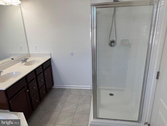 Building Photo - 9610 Eaves Dr