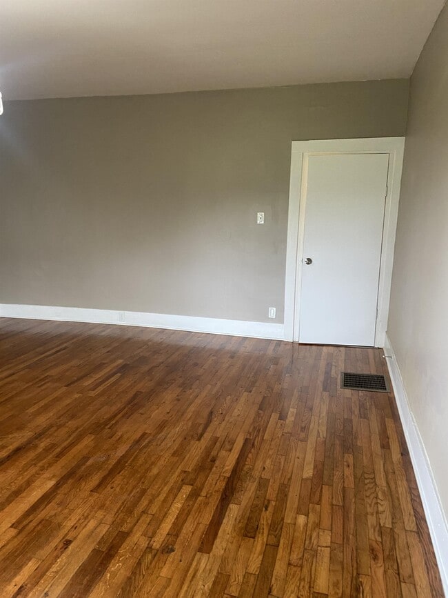 Building Photo - 11495 Guthrie Rd