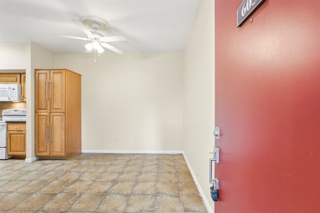Building Photo - 2025 Augusta Dr