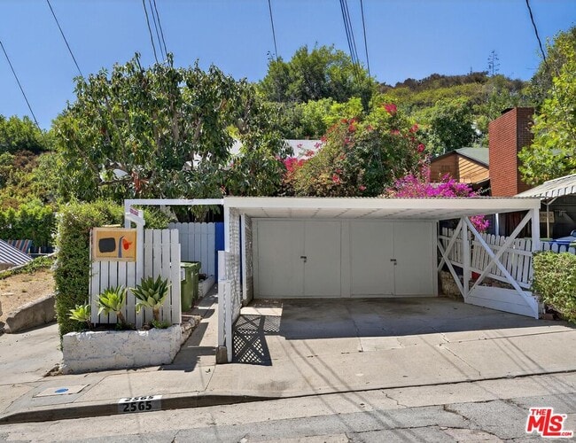 Building Photo - 2565 Glen Green St