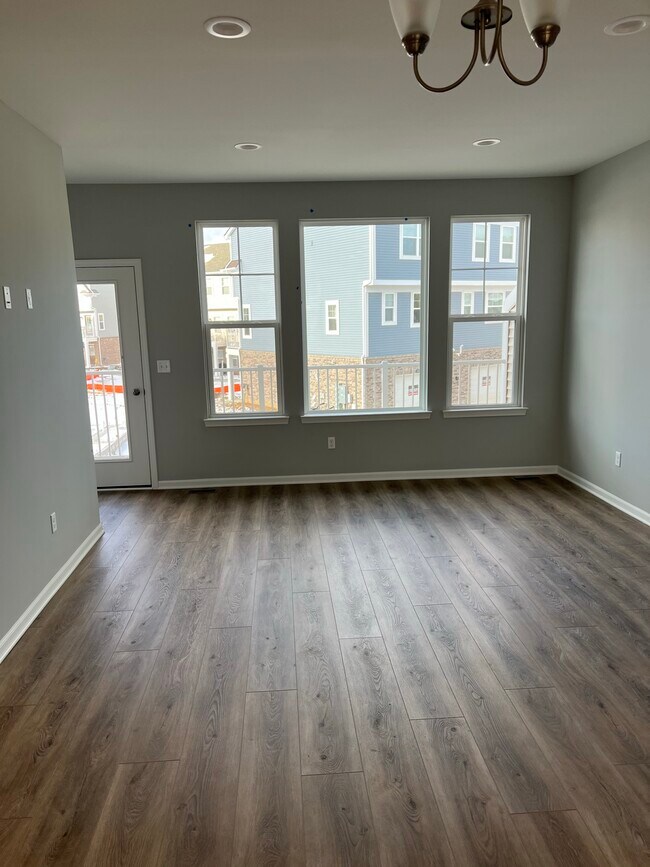 Building Photo - 604 Anne Ave