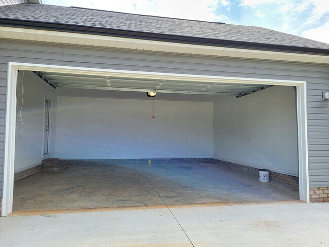 Building Photo - 1330 Daniels Rd