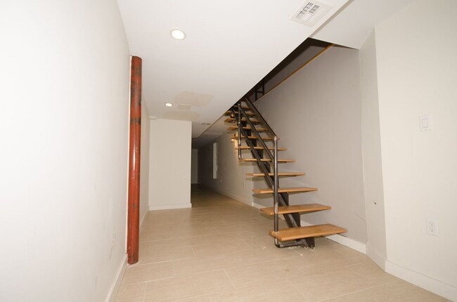 Building Photo - 227 Wyckoff Ave