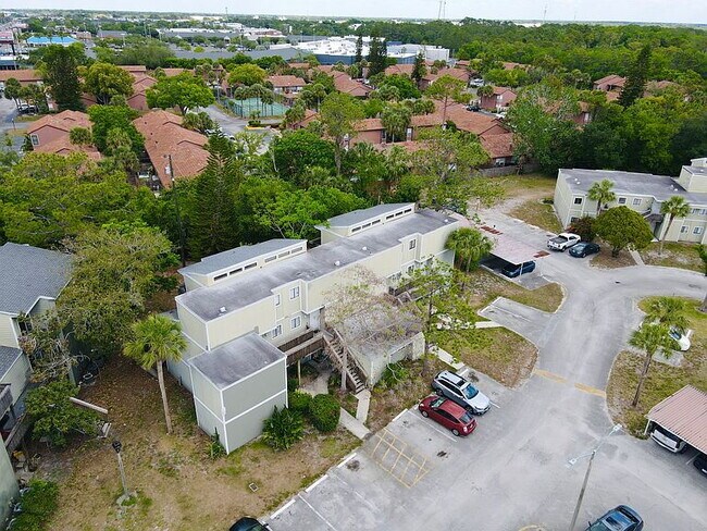 Building Photo - "Cozy 1-Bedroom Gem with Elegant Hardwood ...