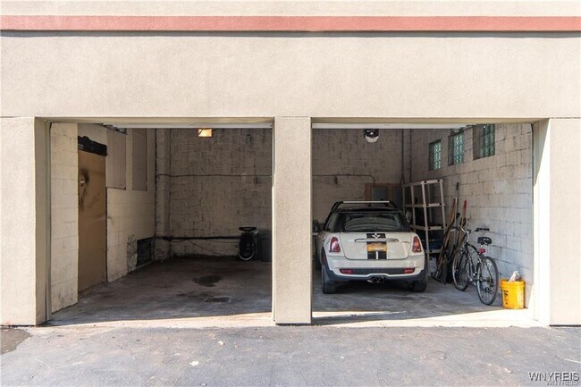 Building Photo - 371 Linwood Ave