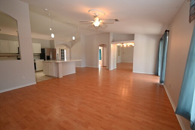 Building Photo - 136 SE 19th Ln