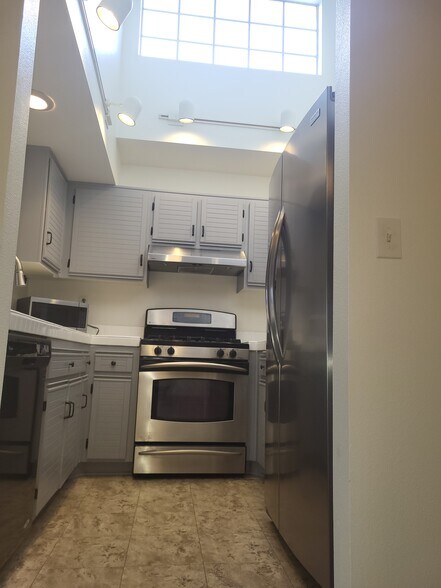 Building Photo - 24143 Del Monte Dr