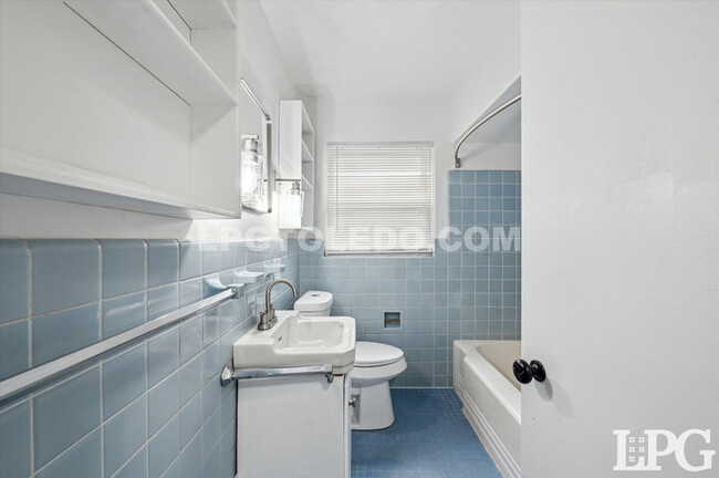 Building Photo - 2834 Sherbrooke Rd