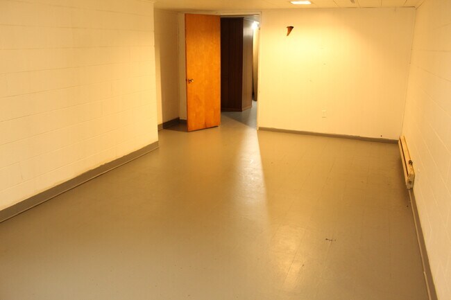 Building Photo - 1703 Shady Lane Rd