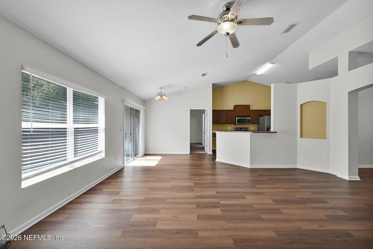 Building Photo - 10810 Stanton Hills Dr E