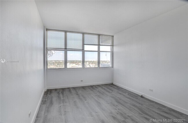 Building Photo - 7441 Wayne Ave