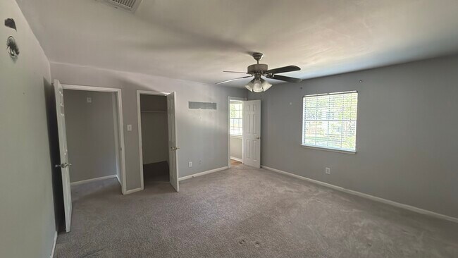 Building Photo - 2815 Woodland Grove Dr
