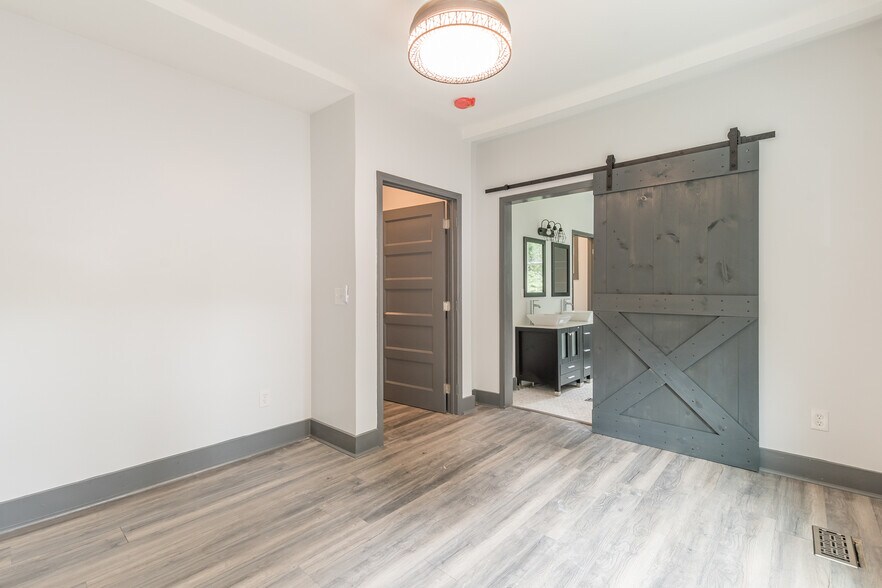 Master bedroom - 1393 Westview Dr SW