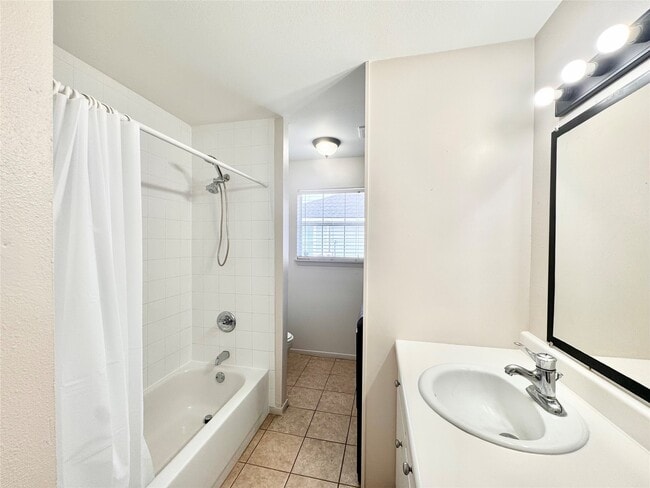 Building Photo - 301 Enid St