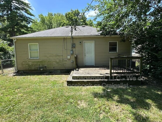 Building Photo - 704 NE 45th Terrace
