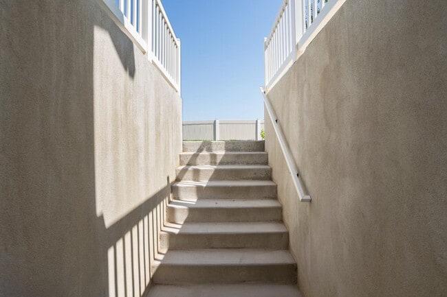 Building Photo - 2289 E 430 S