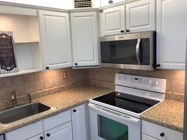 Building Photo - 70 Normandy B