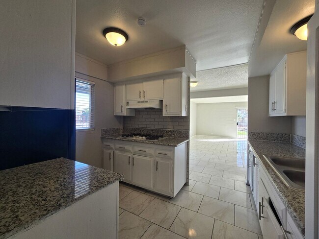 Building Photo - Lock in ($1850) off March 2026  if you move-in by Janaury 31st