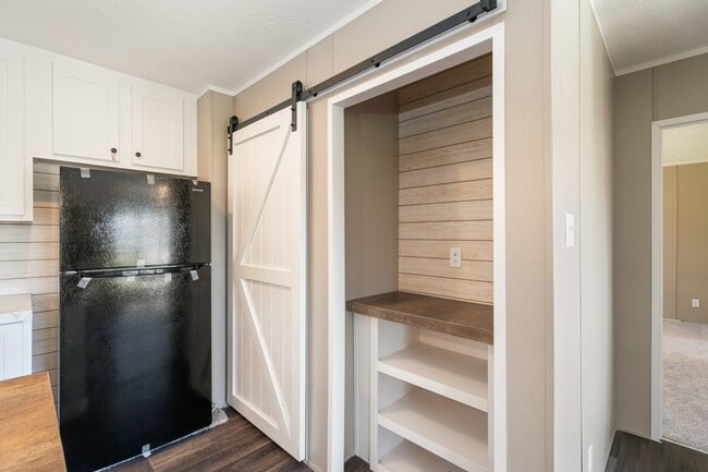 Building Photo - 456 W Outer Dr