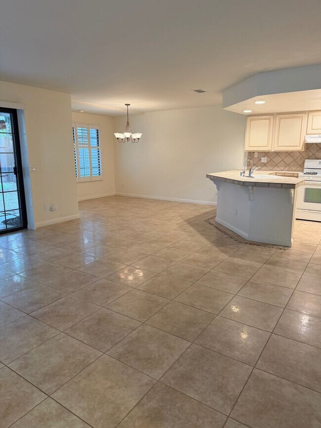 Building Photo - Three bedroom two and a half bath Condo