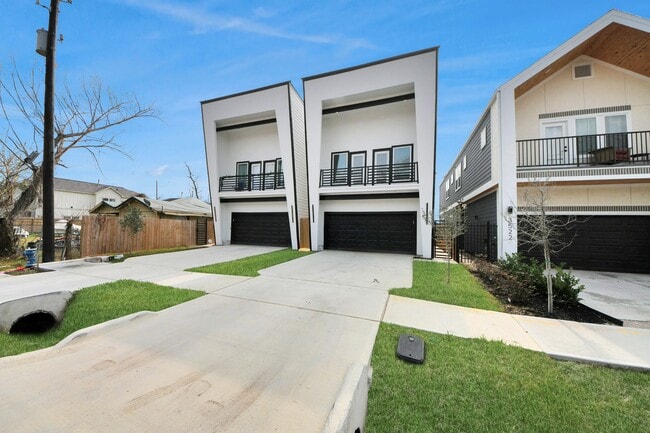 Building Photo - 3524 Rebecca St