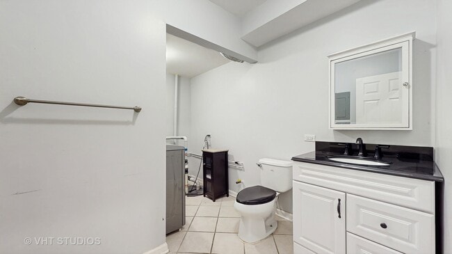 Building Photo - 708 W Aldine Ave