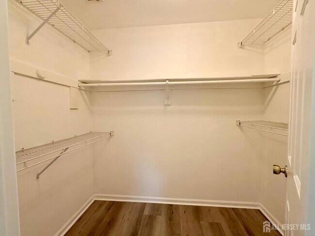 Building Photo - 902 Woodhaven Dr