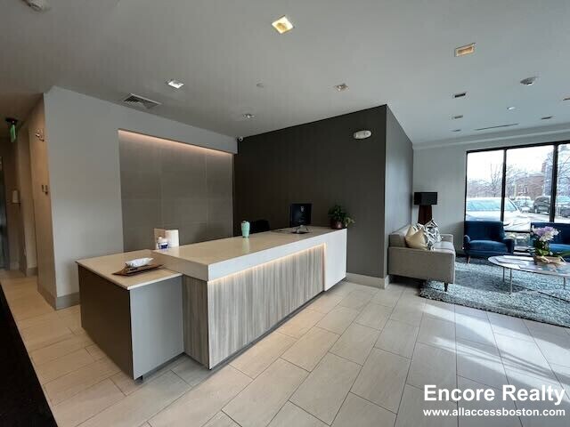 Building Photo - 45 Marion St