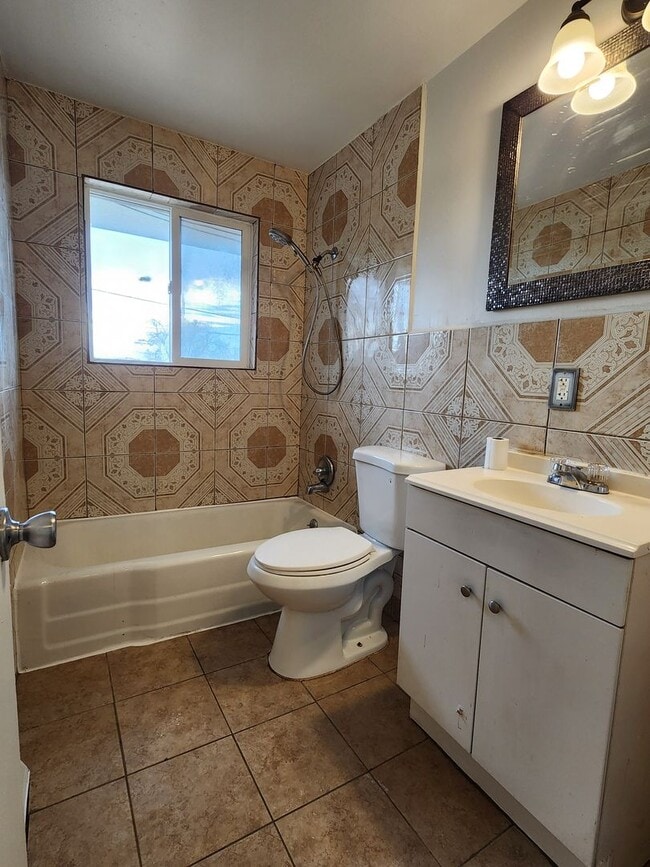 Building Photo - 78th Ave